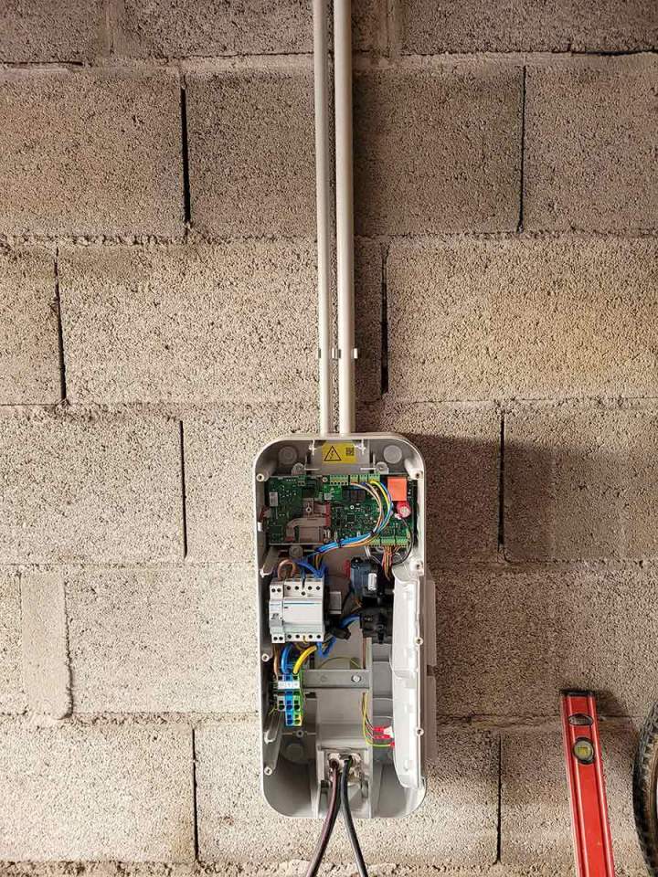 Borne de recharge pour véhicule électrique Mâcon