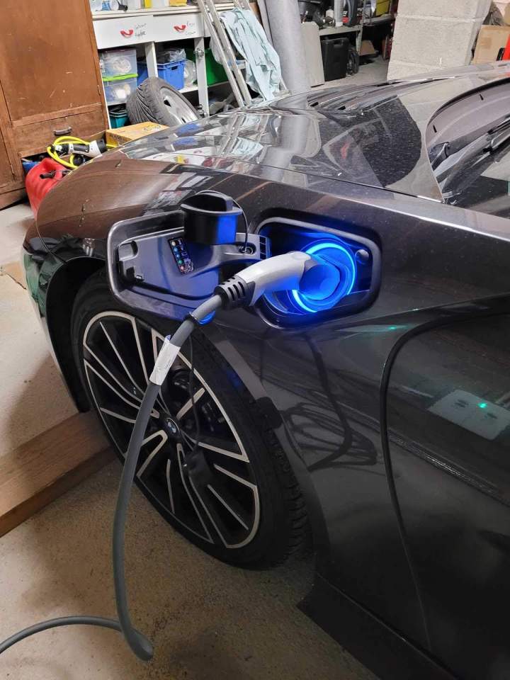 Installation de borne de recharge pour véhicule électrique Mâcon